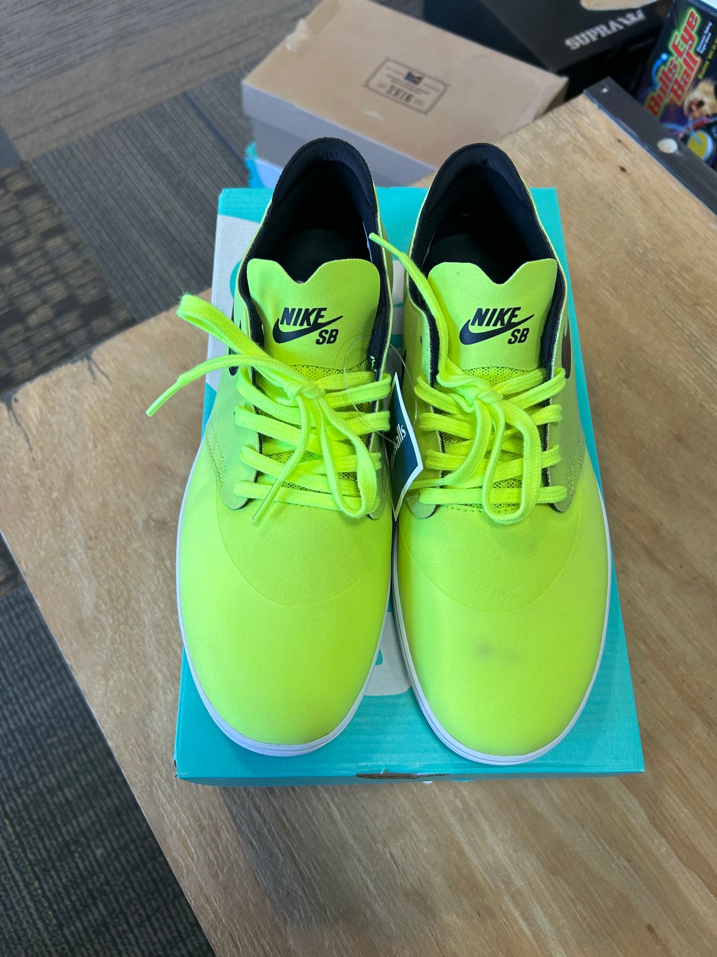 Nike SB Lunar Oneshot Volt/Black 631044-700 Size 8 Brand New With Marks As Is
