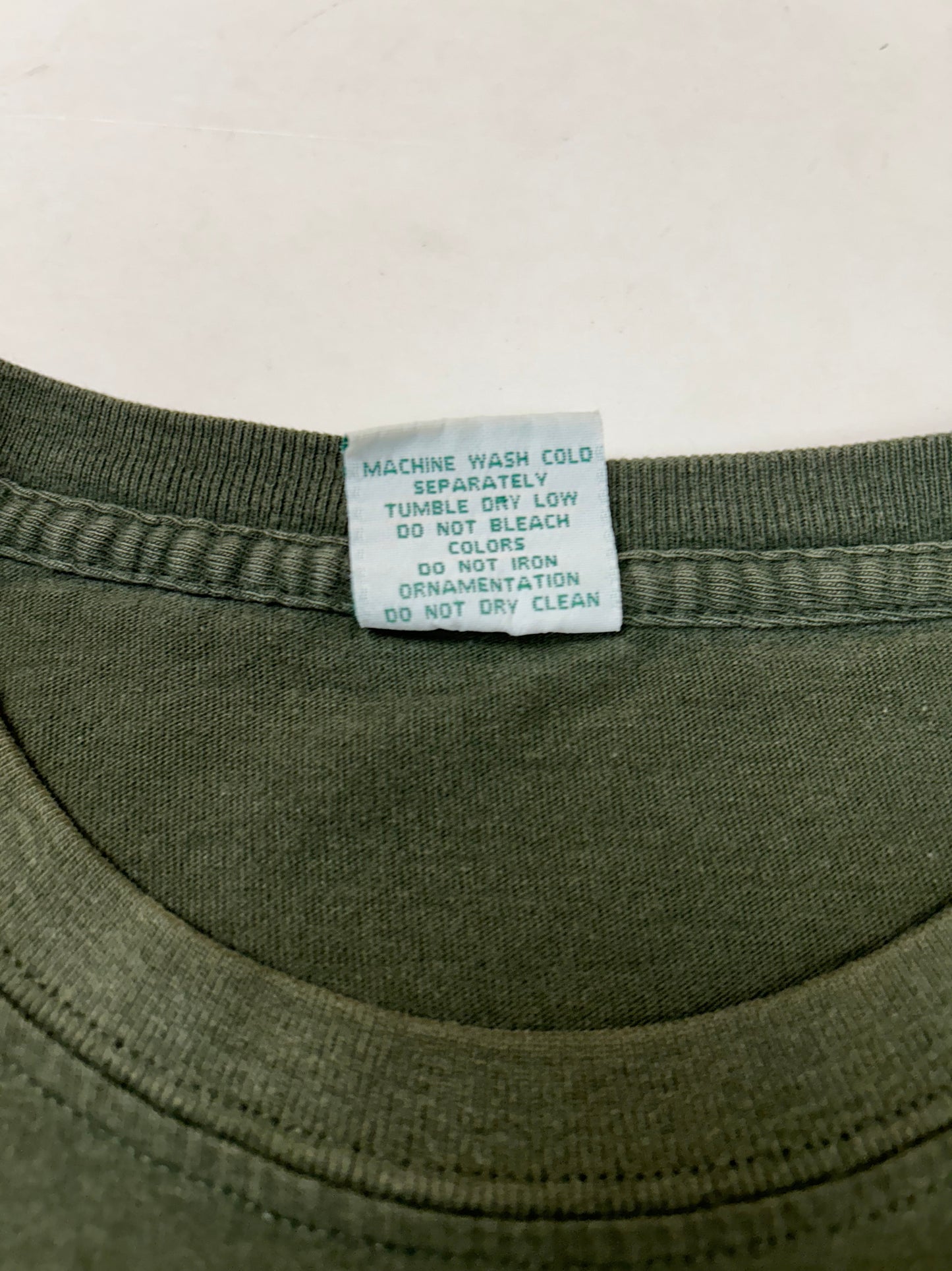 Vintage 90s Rainforest Cafe Chest Embroidered Logo Tee Medium 20x29.25 Faded Green