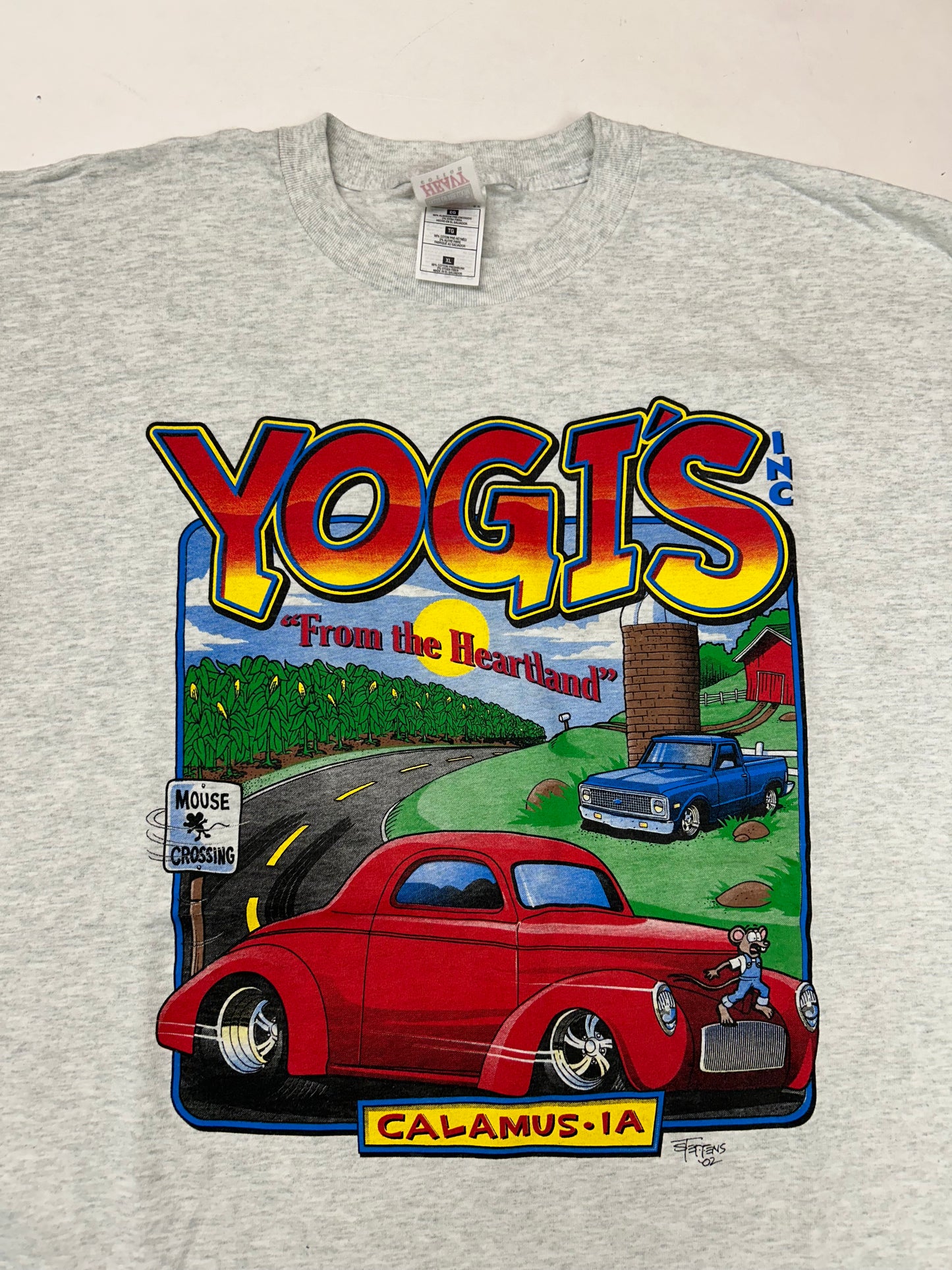 Vintage 2002 Yogi’s Inc From The Heartland Calamus, IA Vehicle Graphic Tee XL 22.75x30.5 Inches Gray