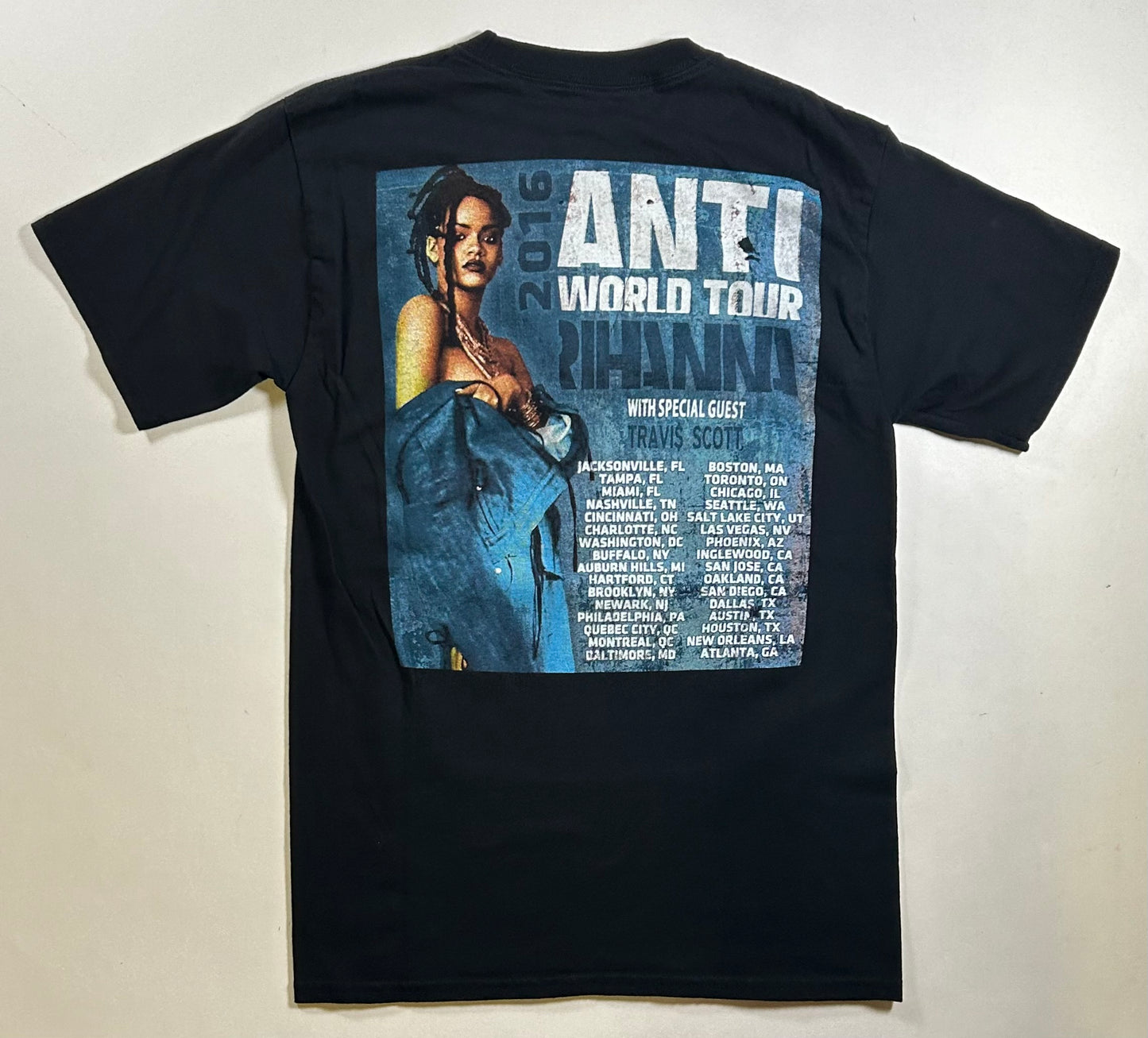 Rihanna Anti World Tour With Special Guest Travis Scott Music Parking Lot Tee Small 17.25x27 Inches
