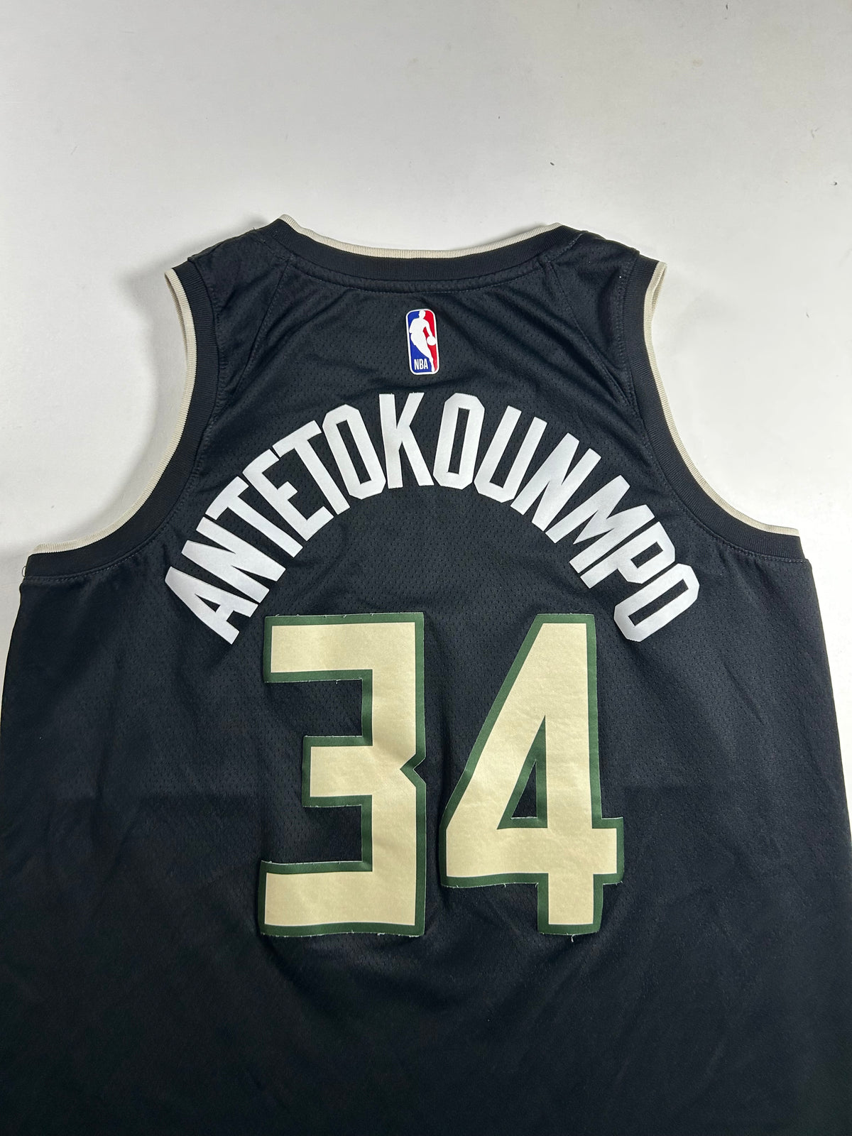 Giannis Antetokounmpo Milwaukee Bucks Nike Swingman Jersey Large 48 21x28.5 Inches