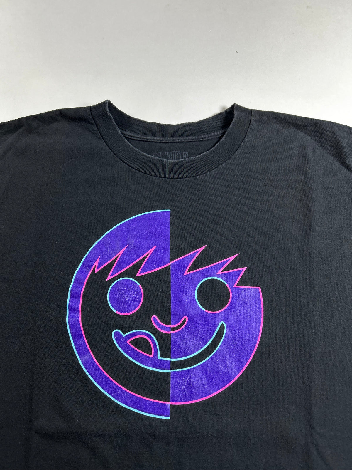 Vintage 2000s Neff Smile Face Skate Tee Large 21.25x28 Inches