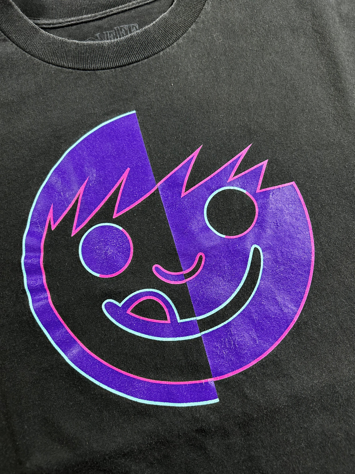 Vintage 2000s Neff Smile Face Skate Tee Large 21.25x28 Inches